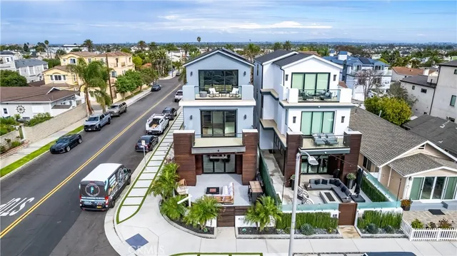 $2,899,000 | 620 Huntington Street, Huntington Beach, CA 92648