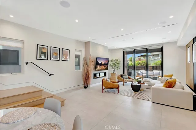 $2,899,000 | 620 Huntington Street, Huntington Beach, CA 92648