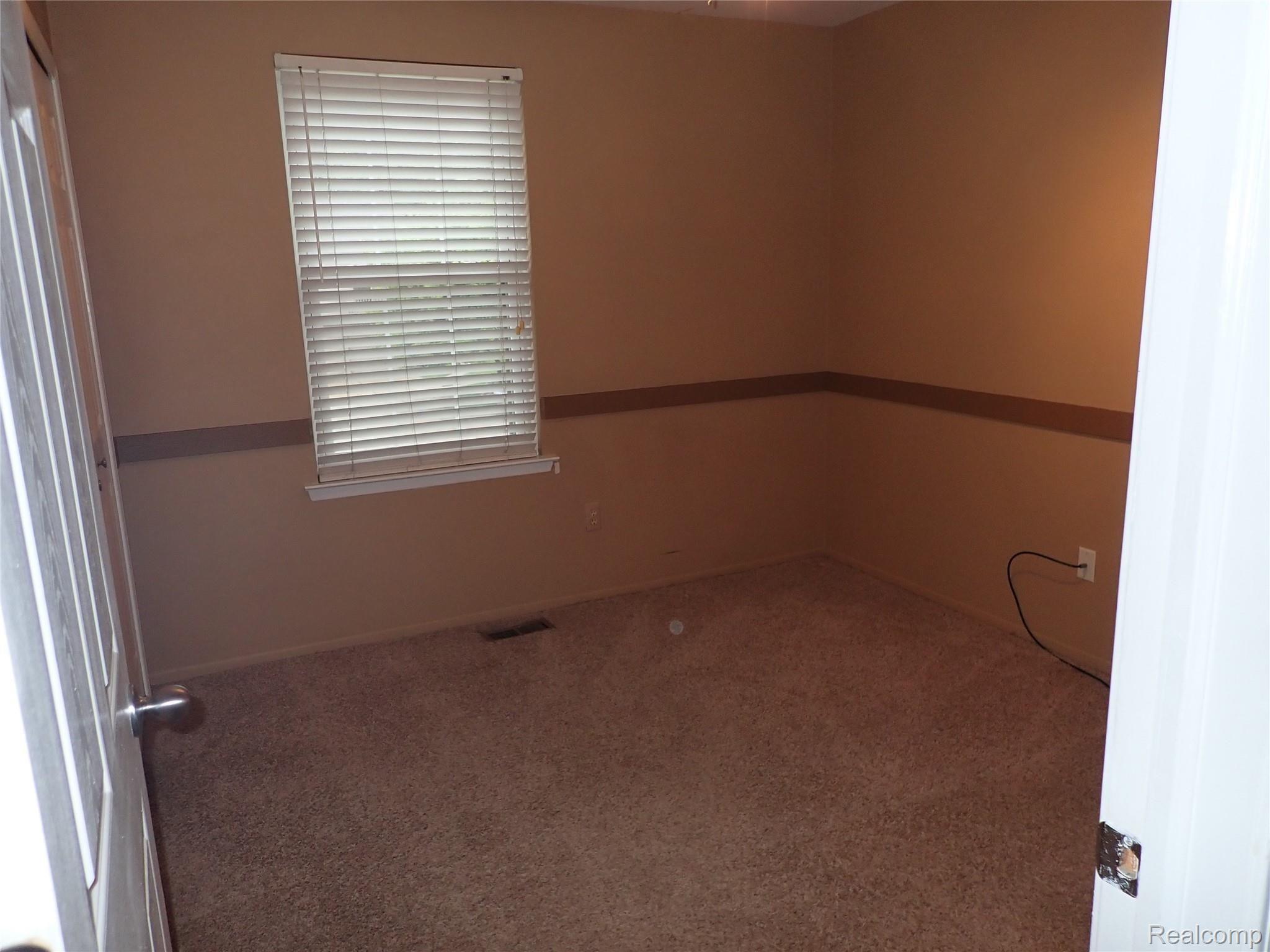 50 Pine Tree Ridge, Unit 4 Waterford, MI 48327 - Photo 19 of 25 Lg 2nd bdrm