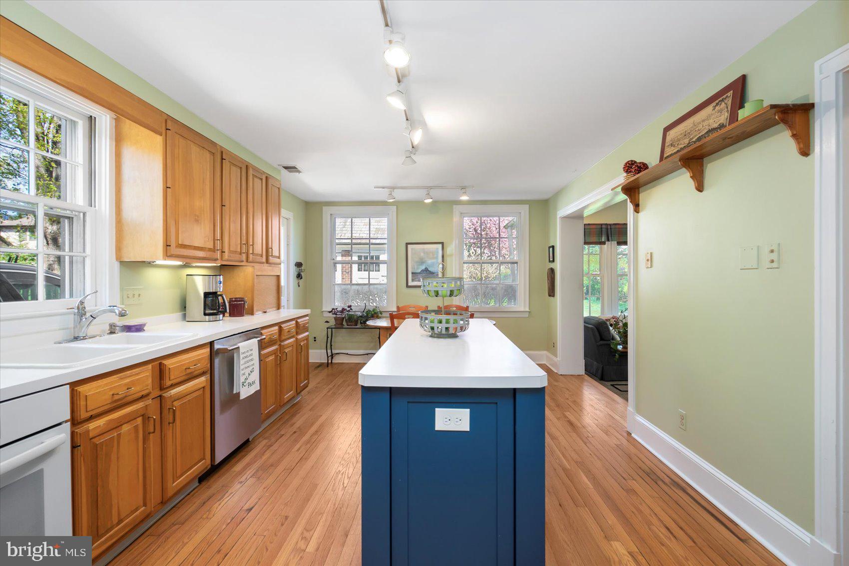 600 Somerset Road Baltimore, MD 21210 - Photo 11 of 59 a kitchen with kitchen island granite countertop a sink stove and refrigerator
