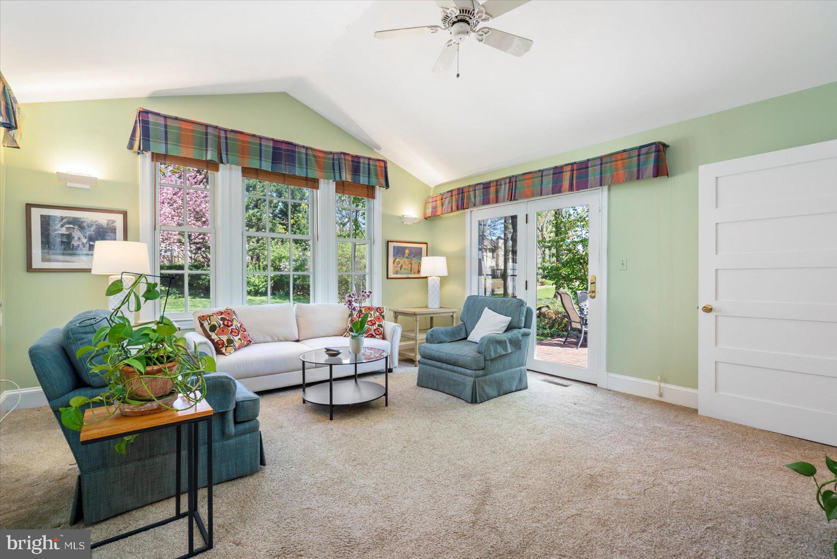 600 Somerset Road Baltimore, MD 21210 - Photo 20 of 59 a living room with furniture and a large window