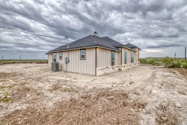 $539,900 | 22 Greystone Hills, Uvalde, TX 78801