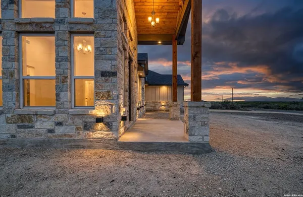 $539,900 | 22 Greystone Hills, Uvalde, TX 78801