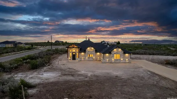 $539,900 | 22 Greystone Hills, Uvalde, TX 78801