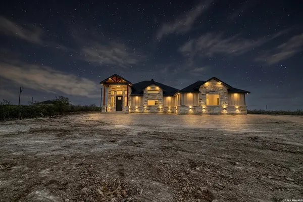 $539,900 | 22 Greystone Hills, Uvalde, TX 78801