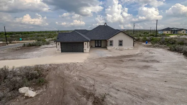 $539,900 | 22 Greystone Hills, Uvalde, TX 78801