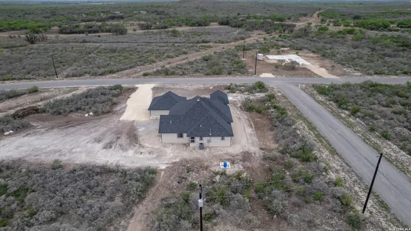 $539,900 | 22 Greystone Hills, Uvalde, TX 78801