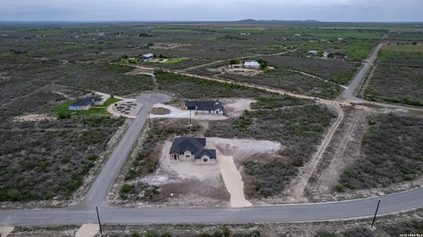 $539,900 | 22 Greystone Hills, Uvalde, TX 78801