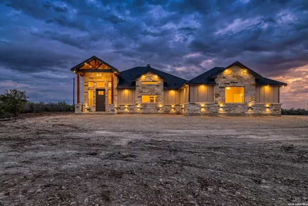 $539,900 | 22 Greystone Hills, Uvalde, TX 78801