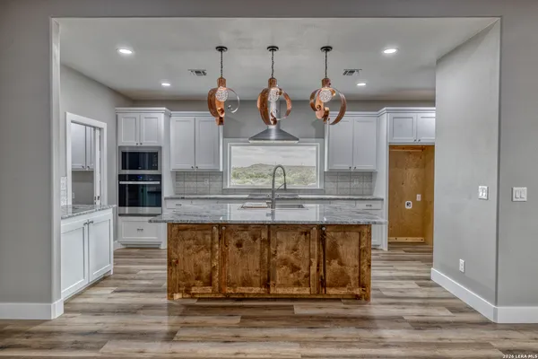 $539,900 | 22 Greystone Hills, Uvalde, TX 78801