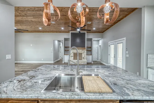 $539,900 | 22 Greystone Hills, Uvalde, TX 78801