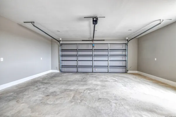 $539,900 | 22 Greystone Hills, Uvalde, TX 78801