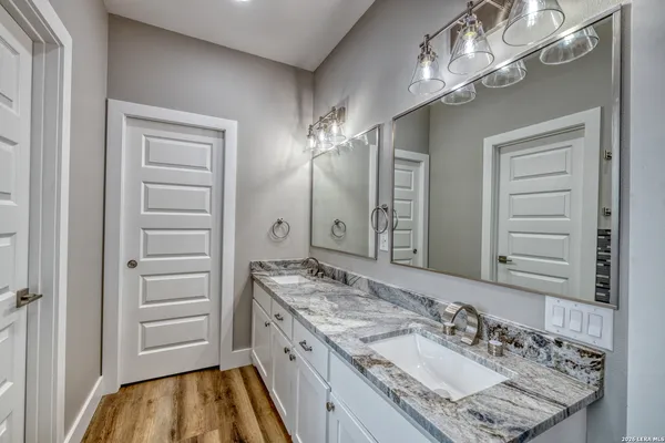 $539,900 | 22 Greystone Hills, Uvalde, TX 78801