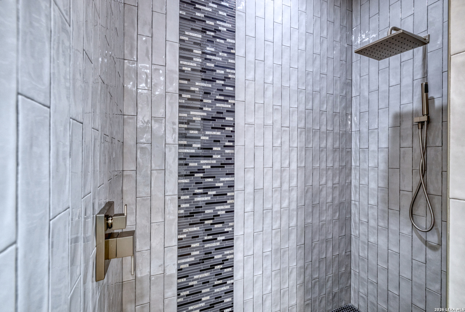 22 Greystone Hills Uvalde, TX 78801 - Photo 59 of 68 a bathroom with a shower