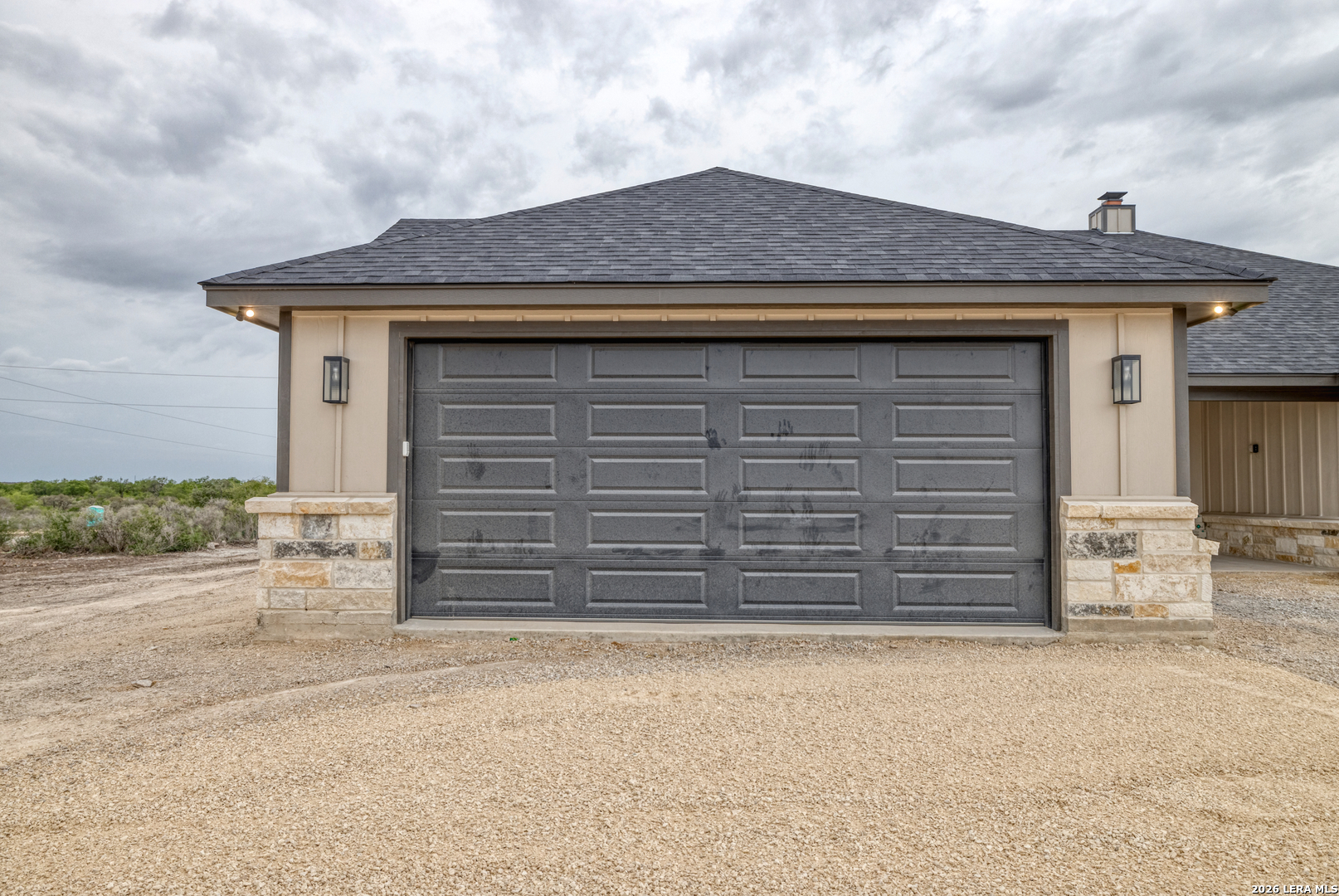 22 Greystone Hills Uvalde, TX 78801 - Photo 7 of 68 a front view of a house