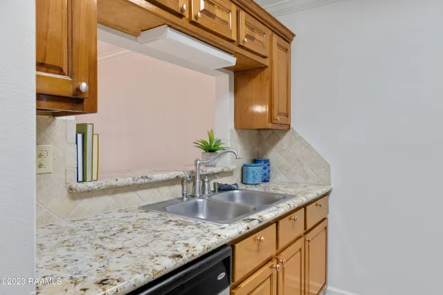 $79,000 | 112 Hillside Drive, Unit 16, Lafayette, LA 70503