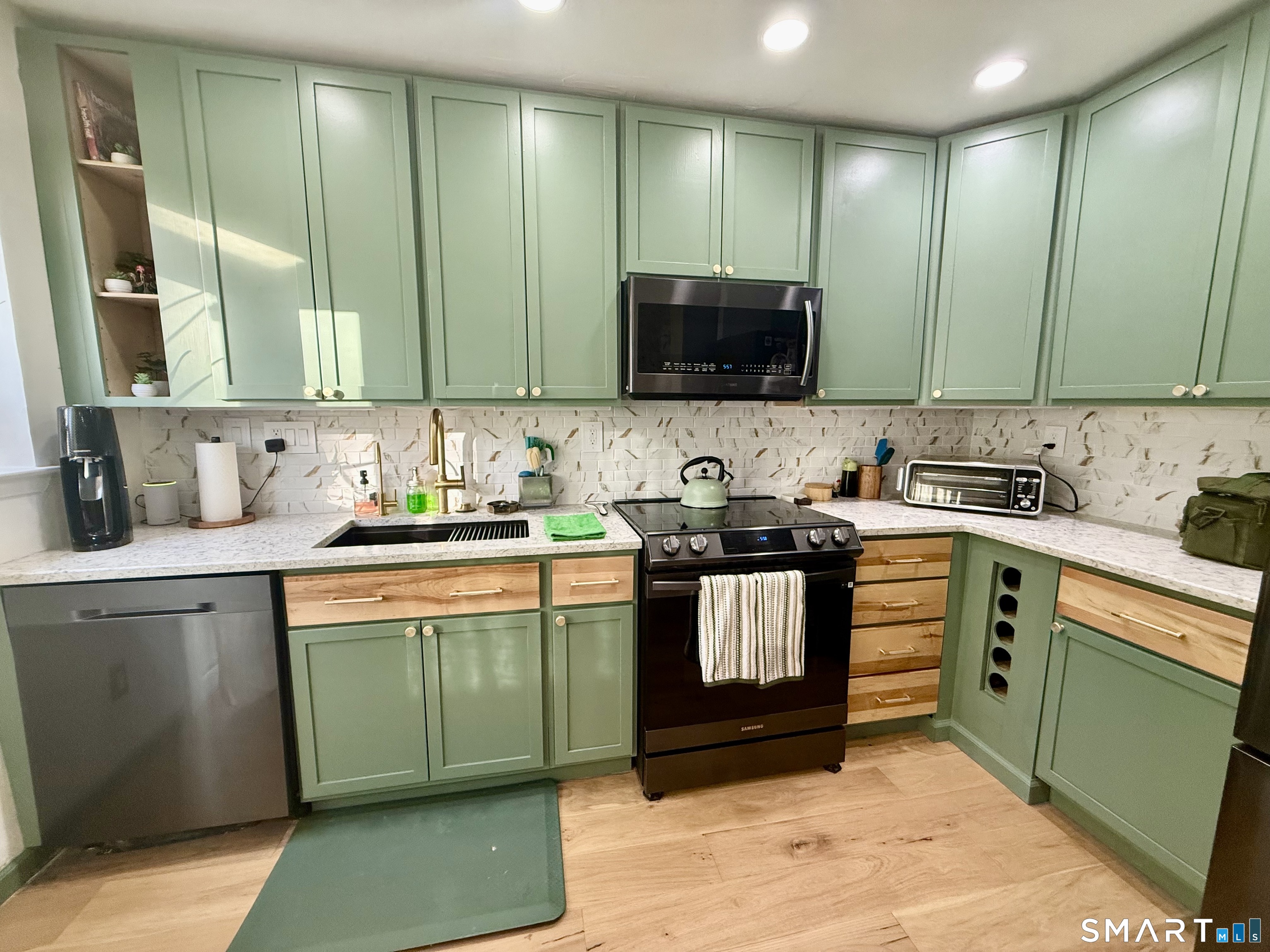 14 Sunrise Hill Road, Unit 14 Norwalk, CT 06851 - Photo 10 of 23 a kitchen with cabinets a sink and appliances
