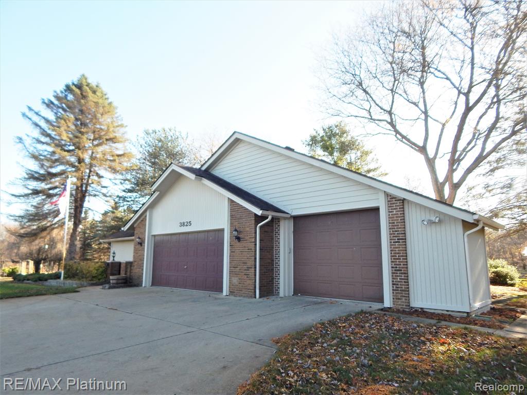 3825 North Hickory Ridge Road Highland, MI 48357 - Photo 4 of 80