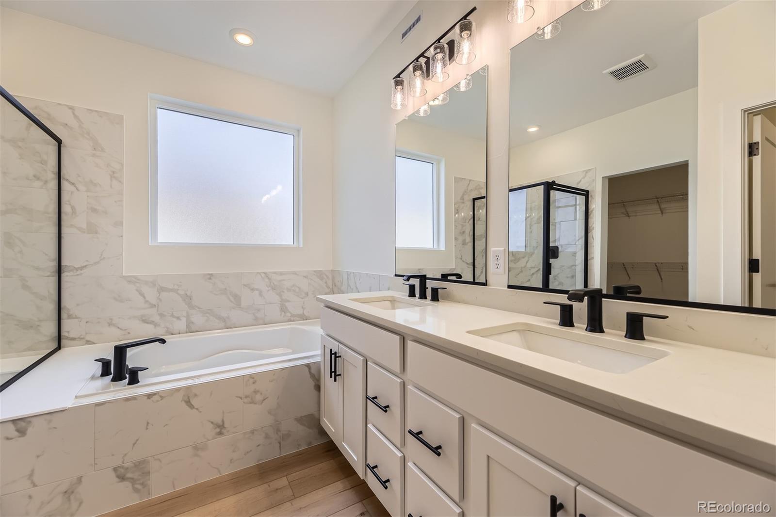 42979 Colonial Trail Elizabeth, CO 80107 - Photo 19 of 32 a bathroom with a tub sink and mirror