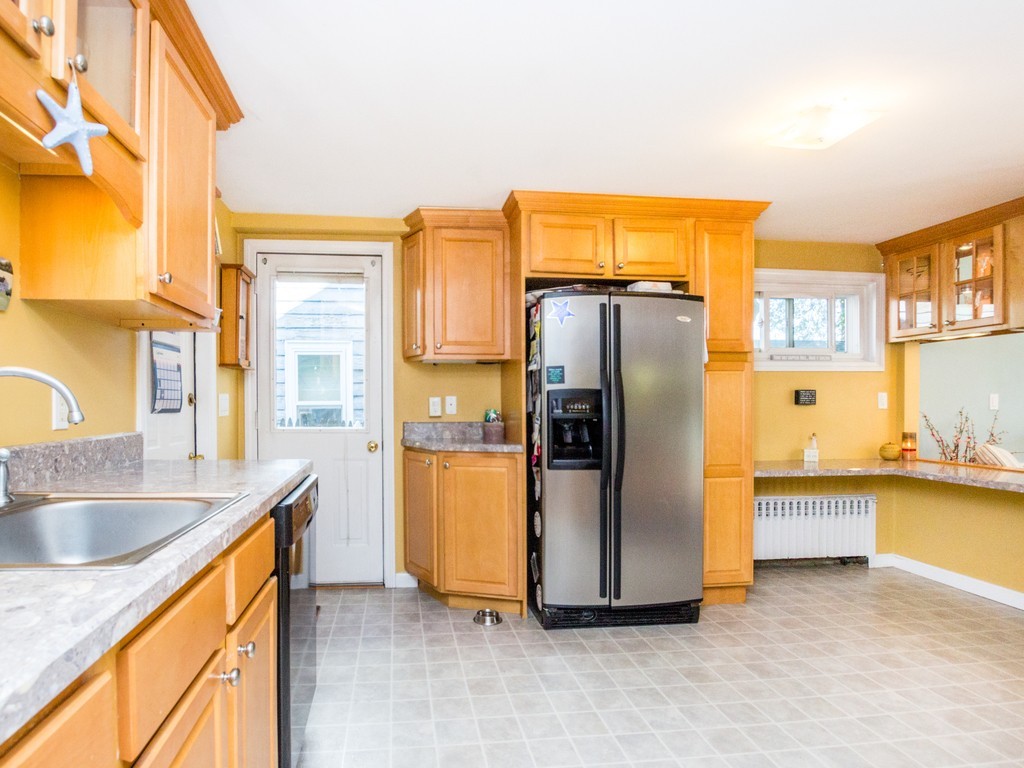 54 Victoria Road Quincy, MA 02169 - Photo 3 of 25 Gallery Image 3