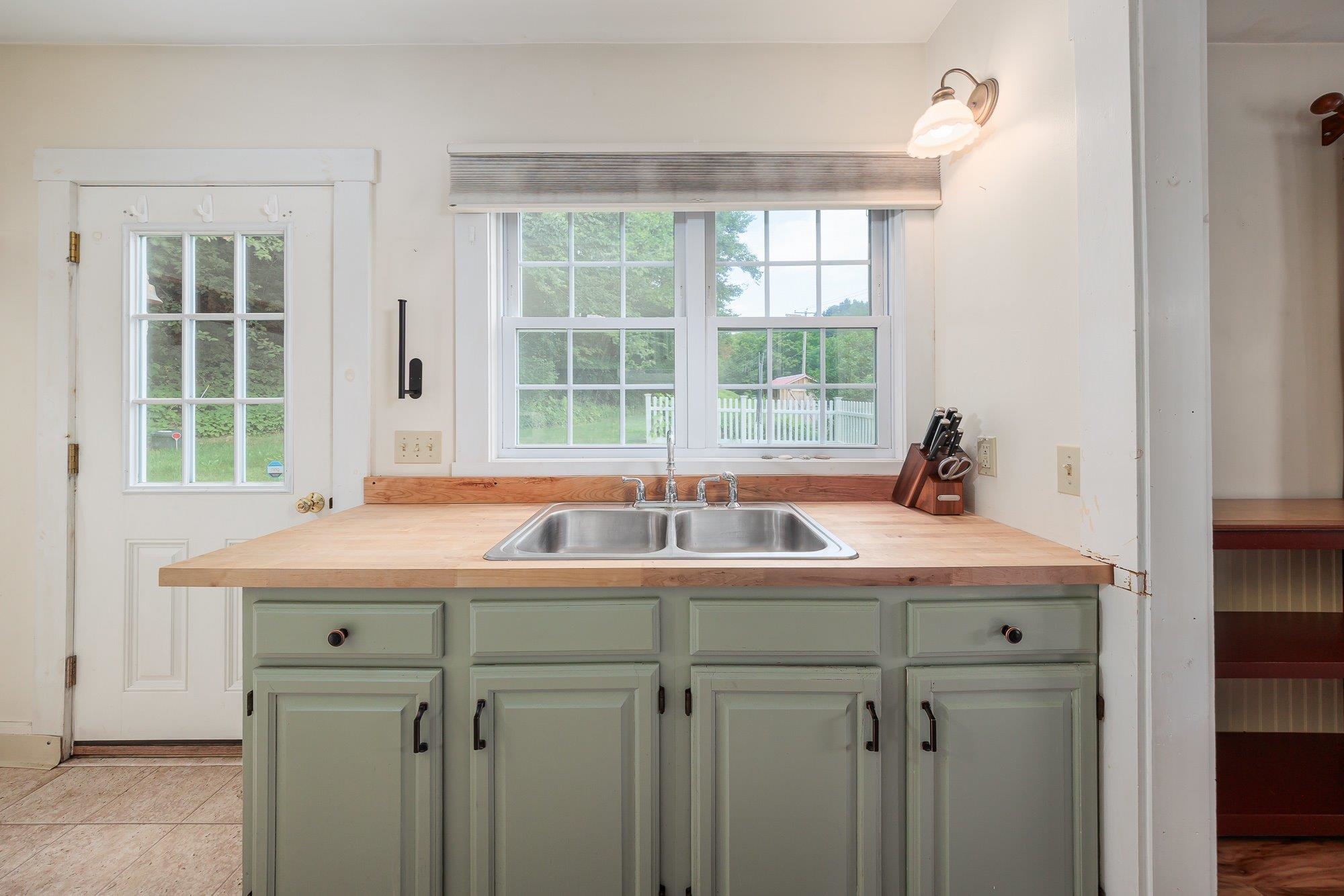 425 Nebraska Valley Road Stowe, VT 05672 - Photo 10 of 23