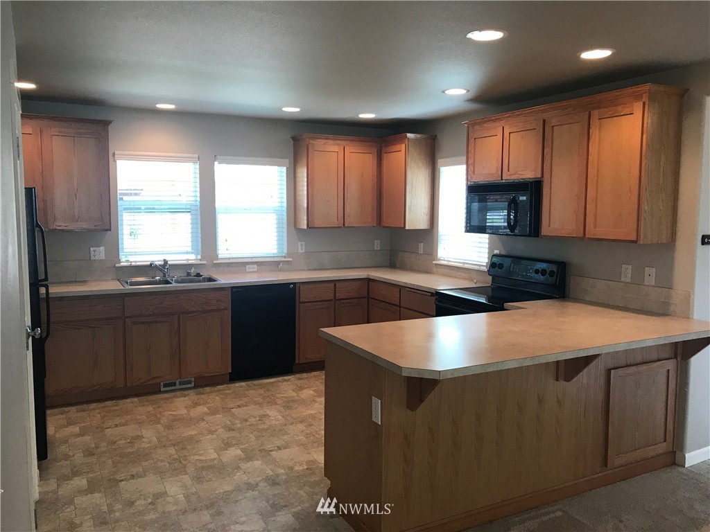 7008 Axis Street Southeast Lacey, WA 98513 - Photo 6 of 25