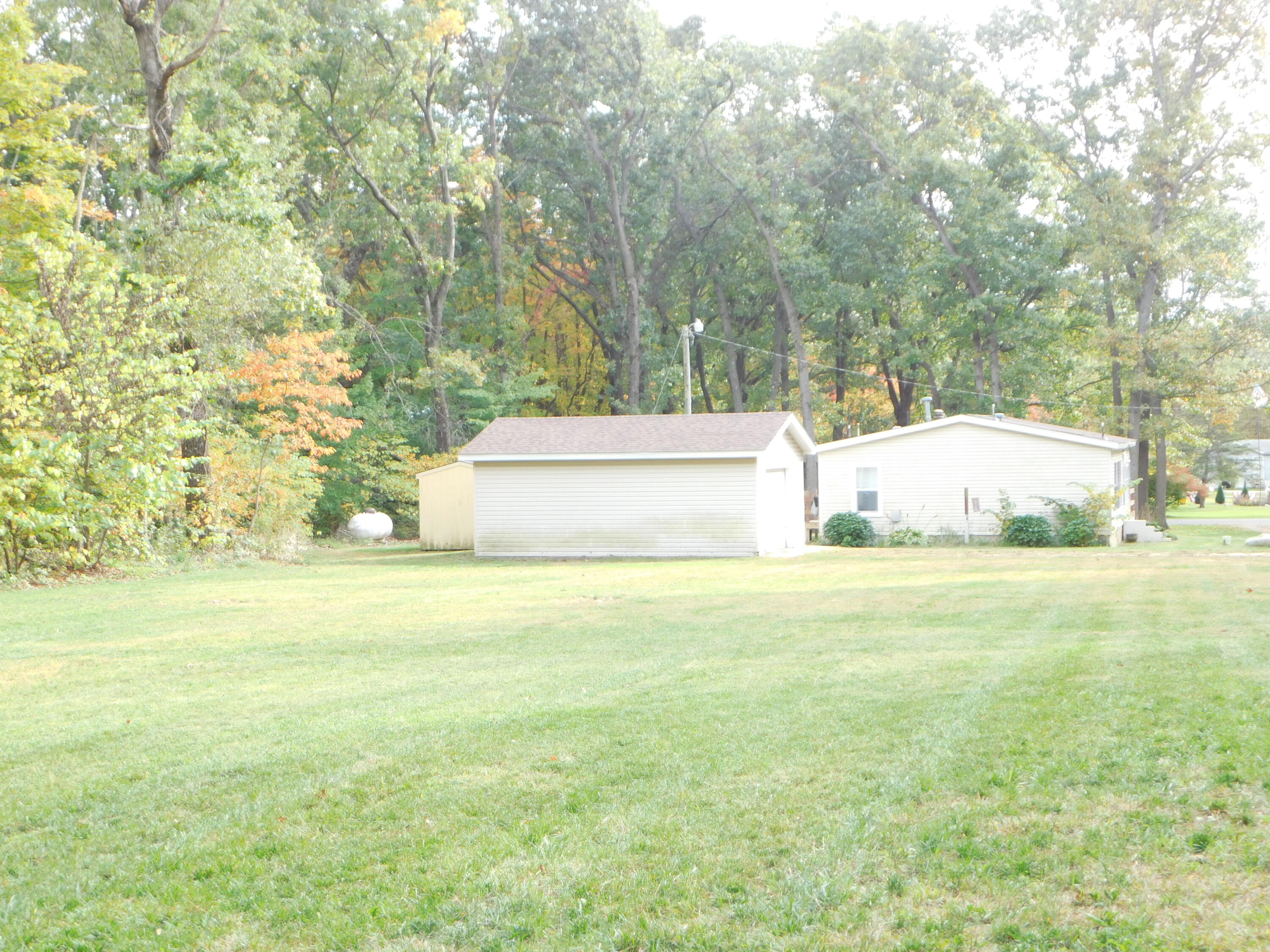 41004 80th Avenue Decatur, MI 49045 - Photo 14 of 17 backyard