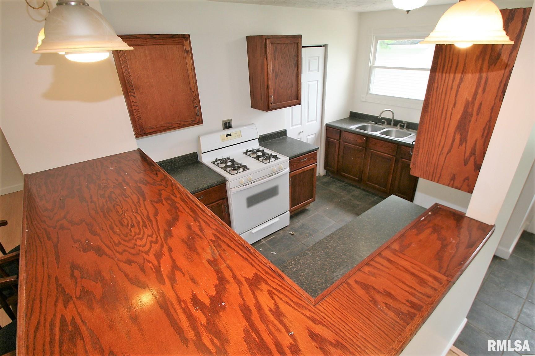 234 Algonquin Road Marquette Heights, IL 61554 - Photo 9 of 25 Gallery Image 9
