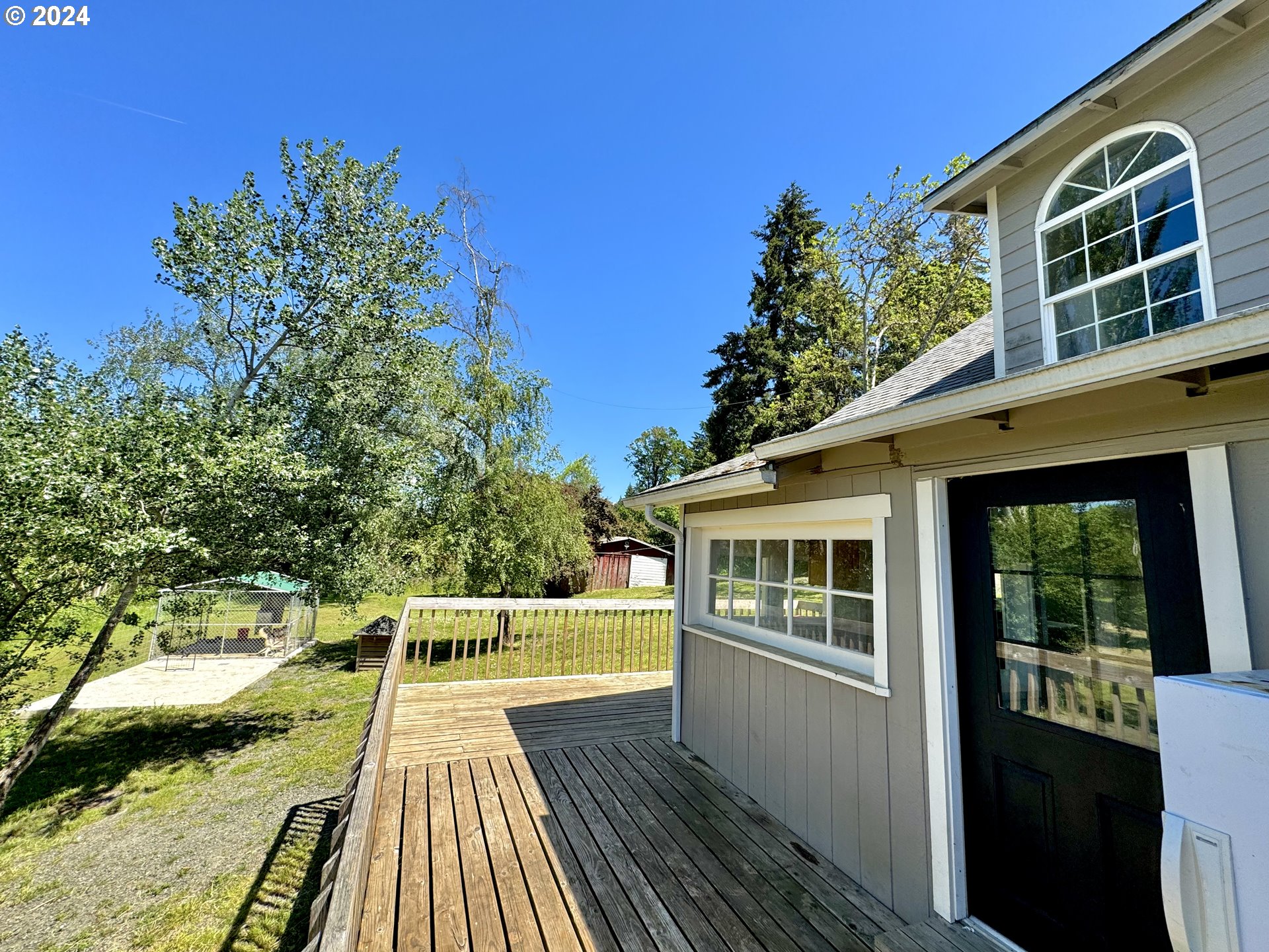 1463 Southside Road Sutherlin, OR 97479 - Photo 24 of 48 a view of balcony with wooden floor and fence
