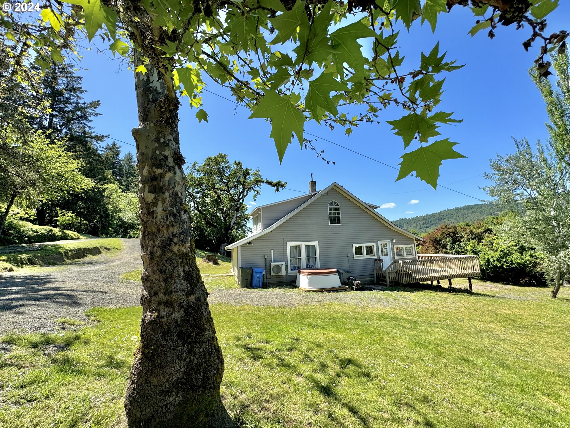 1463 Southside Road Sutherlin, OR 97479 - Photo 26 of 48 a front view of a house with a garden