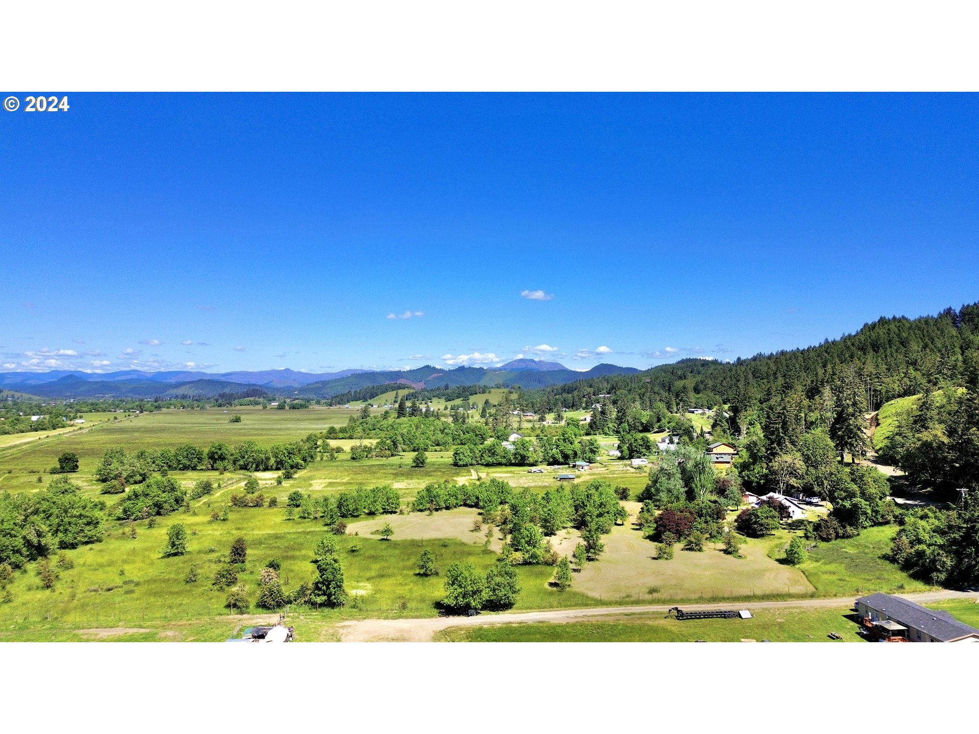 1463 Southside Road Sutherlin, OR 97479 - Photo 34 of 48 a view of a city
