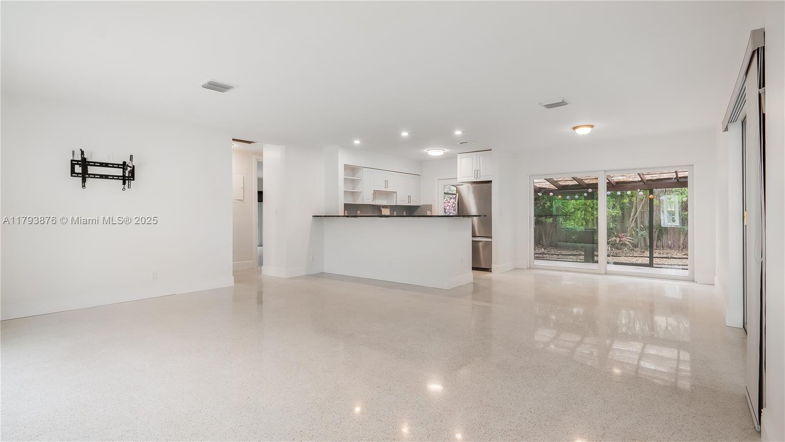 4512 Sea Grape Drive, Unit E2 Lauderdale-by-the-Sea, FL 33308 - Photo 11 of 38