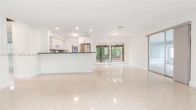 $3,500 | 4512 Sea Grape Drive, Unit E2, Lauderdale-by-the-Sea, FL 33308