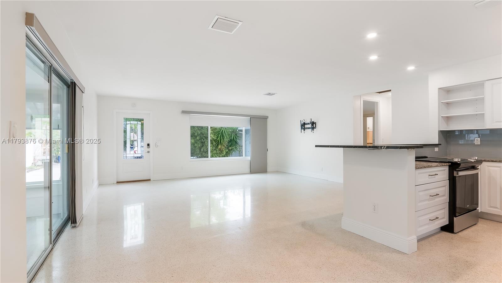 4512 Sea Grape Drive, Unit E2 Lauderdale-by-the-Sea, FL 33308 - Photo 18 of 38