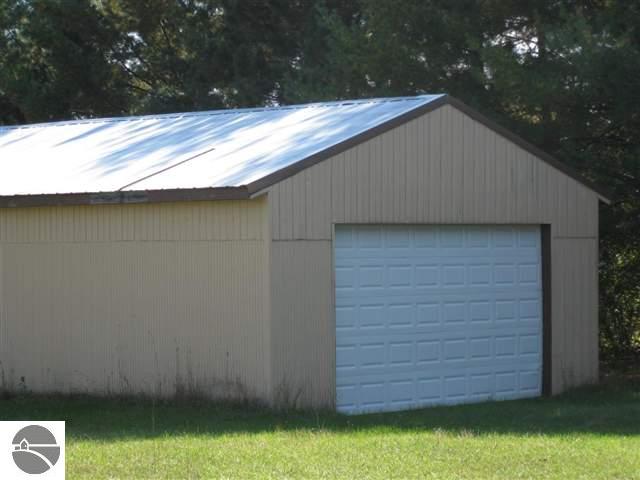 1200 Rasho Road Traverse City, MI 49696 - Photo 6 of 22 1731002-5.JPG