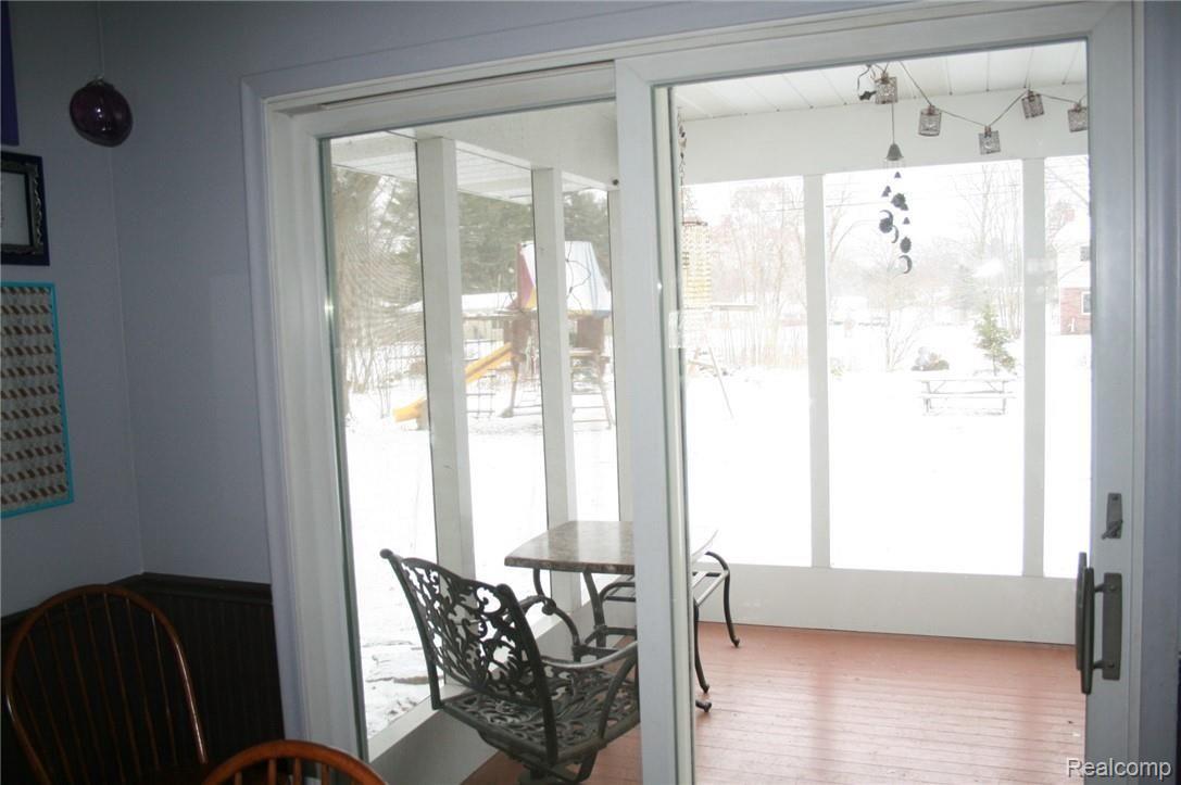 126 Henderson Road Howell, MI 48855 - Photo 8 of 18 5a din.jpg