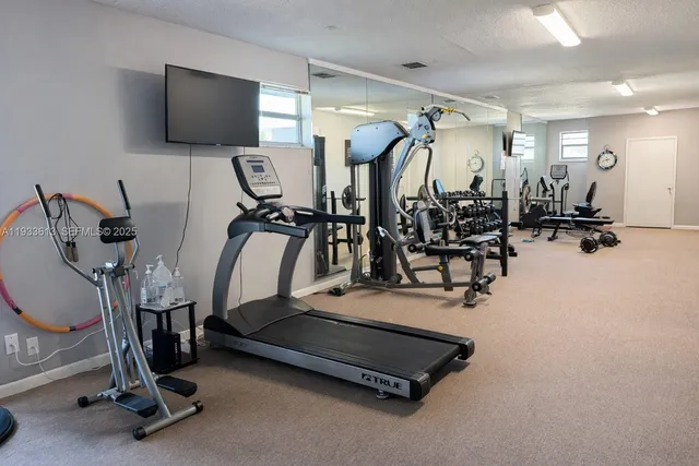 $1,500 | 470 Executive Center Drive, Unit 2D, West Palm Beach, FL 33401