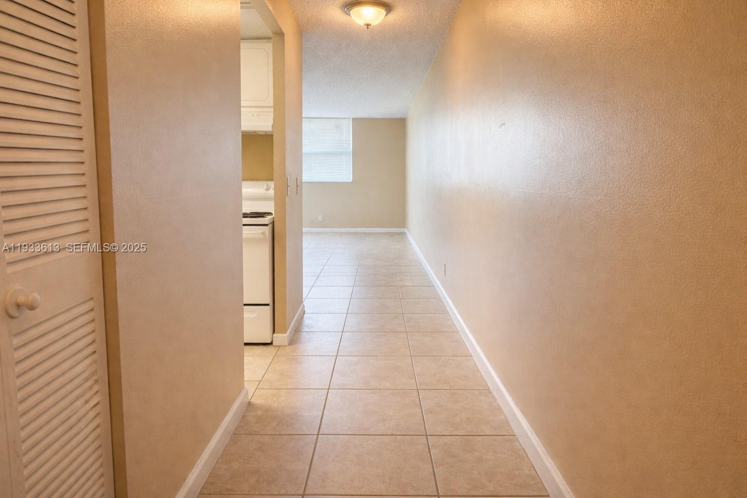 470 Executive Center Drive, Unit 2D West Palm Beach, FL 33401 - Photo 2 of 16