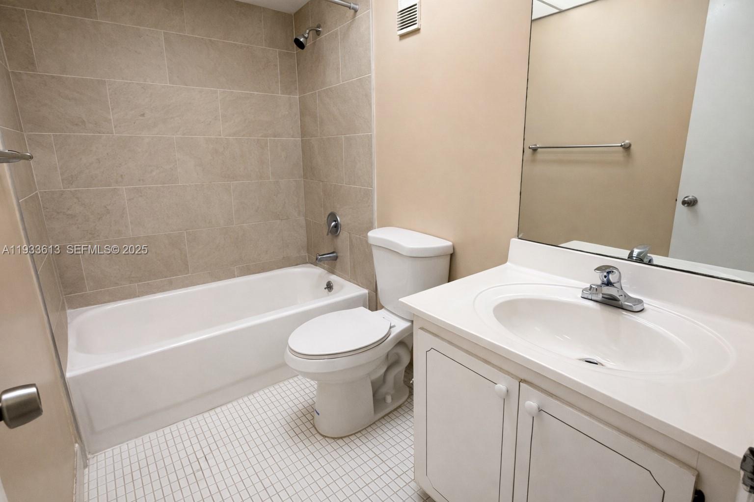 470 Executive Center Drive, Unit 2D West Palm Beach, FL 33401 - Photo 8 of 16