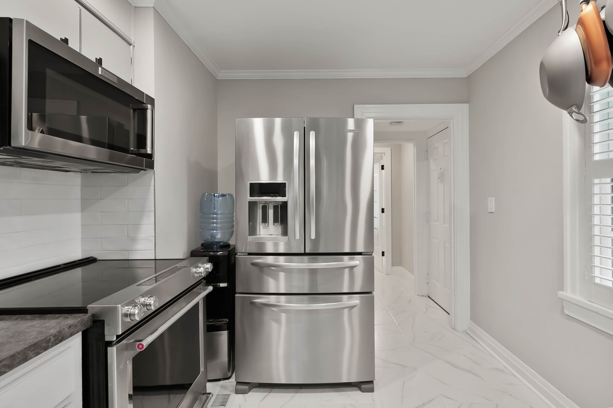 372 Perrolee Street Gallatin, TN 37066 - Photo 9 of 25 a kitchen with stainless steel appliances and refrigerator