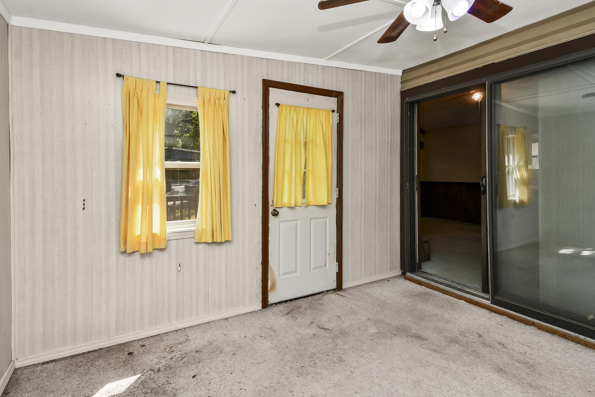 439 Driftwood Lane Reeds Spring, MO 65737 - Photo 24 of 34 Sunroom 2