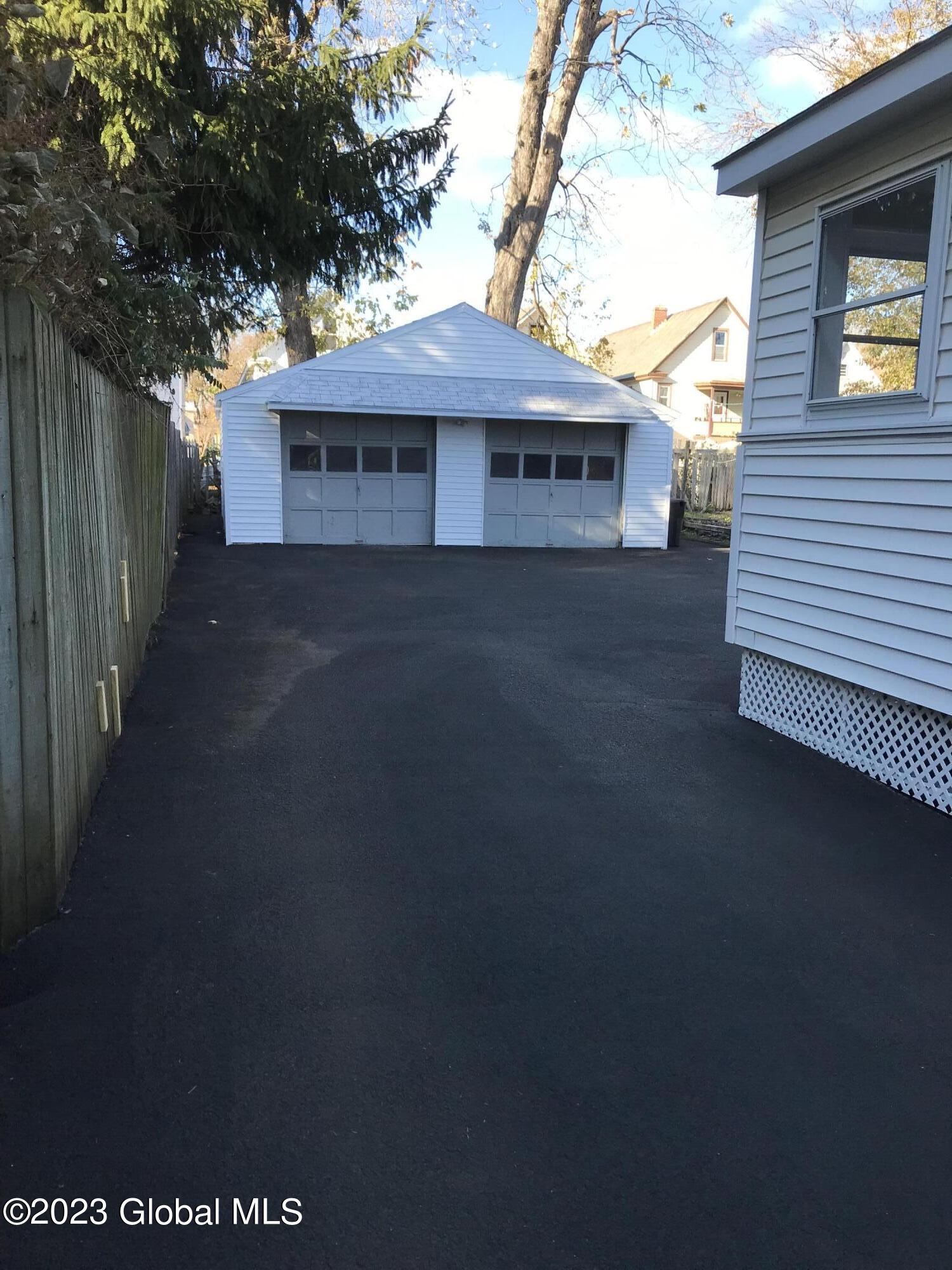 63 Elm Street Schenectady, NY 12304 - Photo 2 of 38 image2