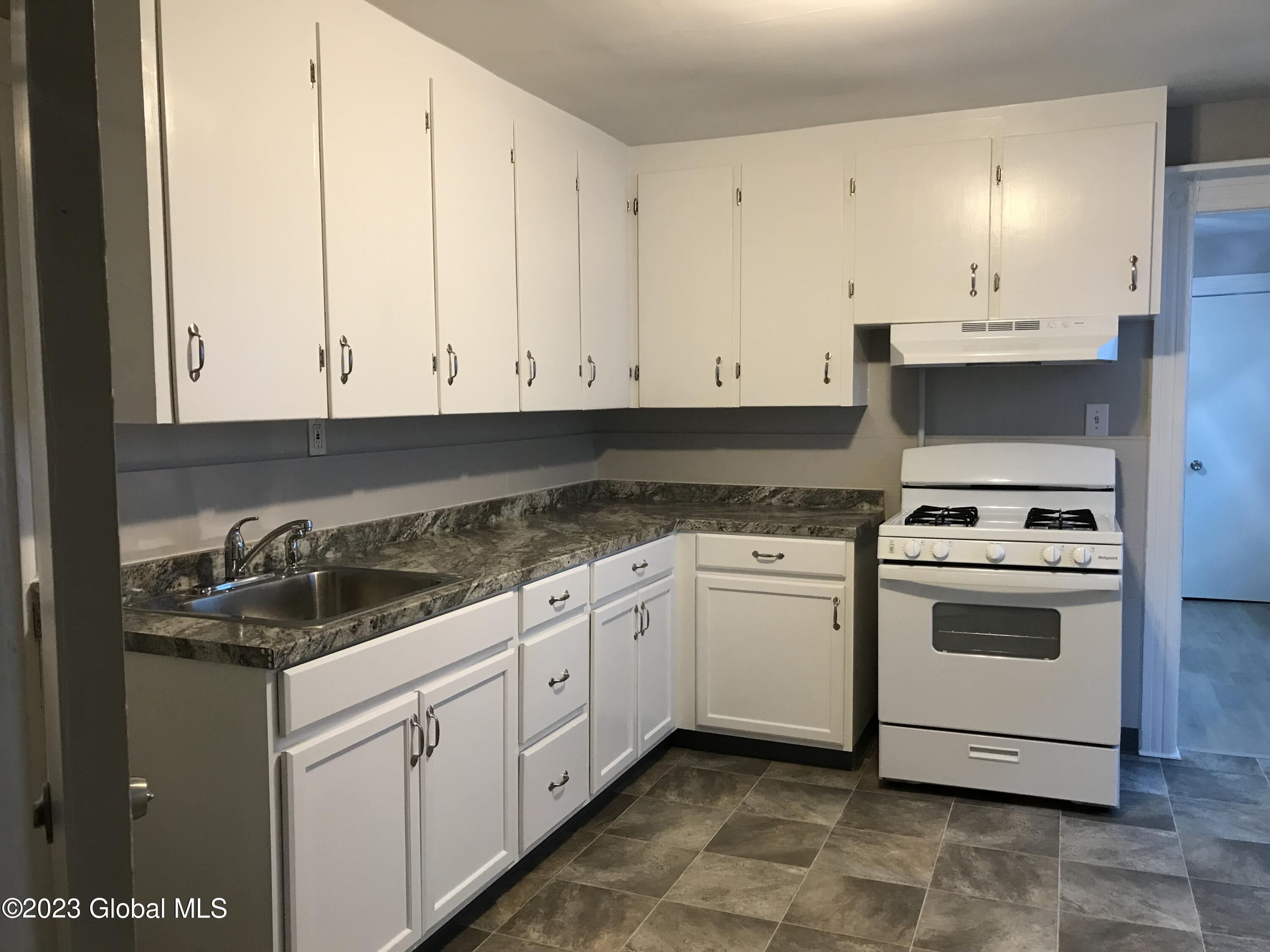 63 Elm Street Schenectady, NY 12304 - Photo 8 of 38 IMG_8414