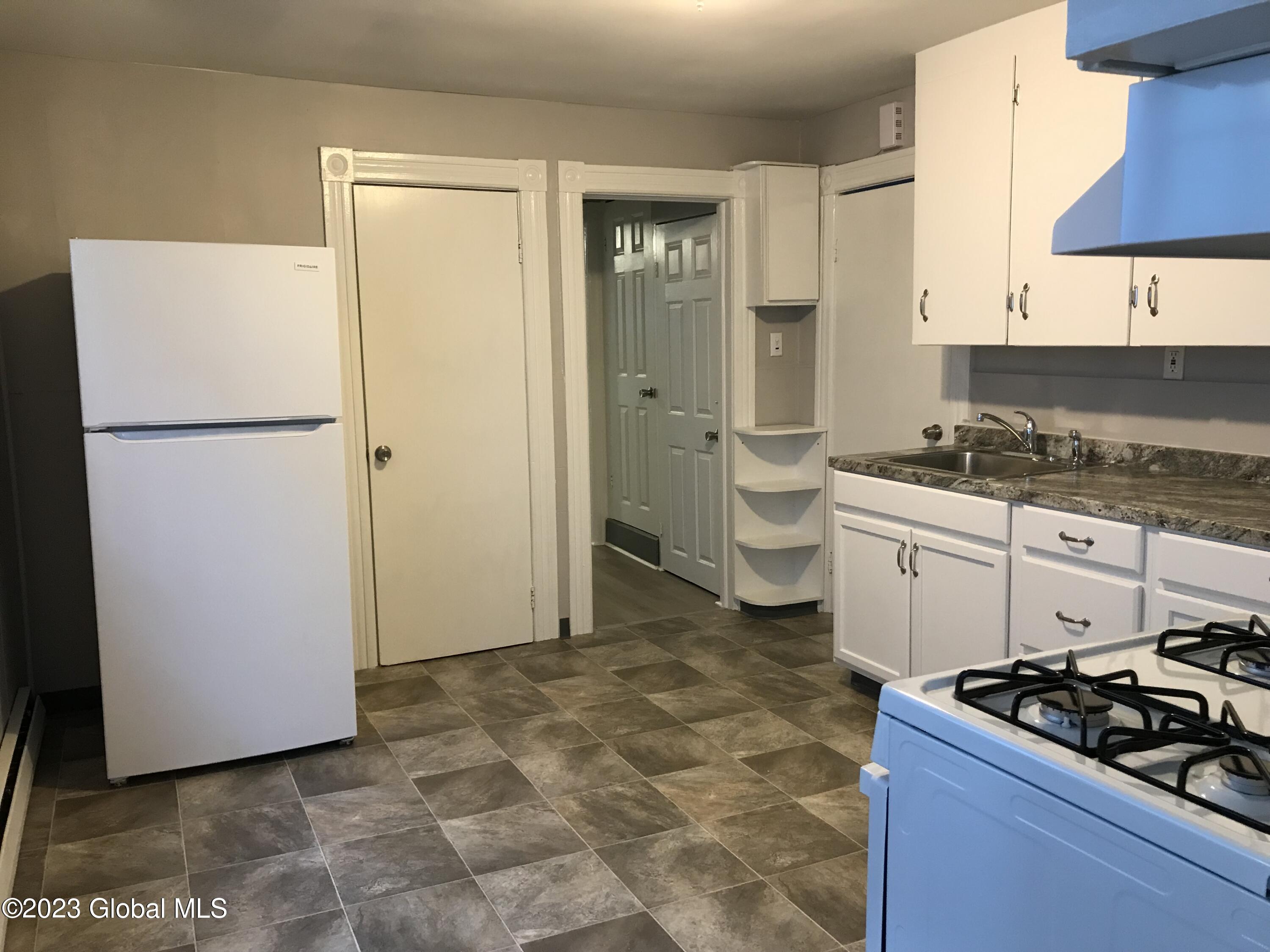 63 Elm Street Schenectady, NY 12304 - Photo 10 of 38 IMG_8398