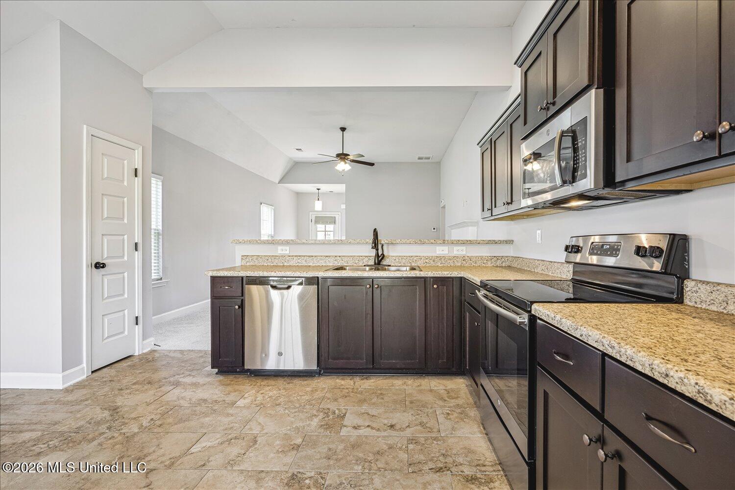 8069 Aiden Road Southaven, MS 38671 - Photo 12 of 26 12-3123433ah-12-8069 Aiden Rd