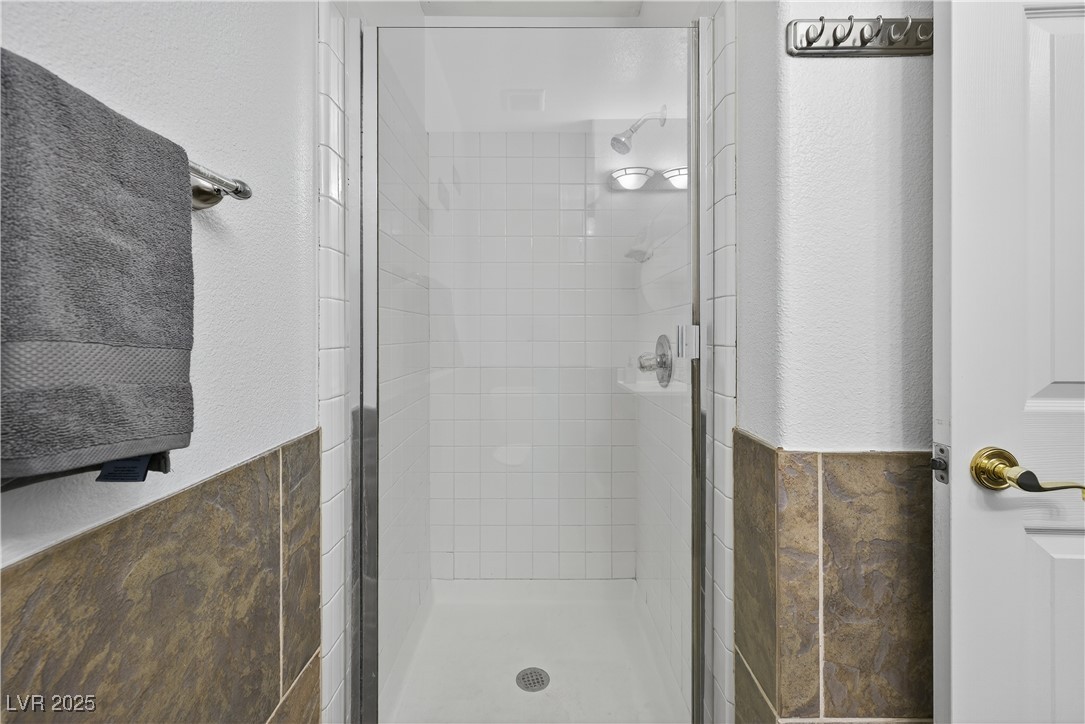 2838 Via Stella Street Henderson, NV 89074 - Photo 21 of 41 Downstairs Bath