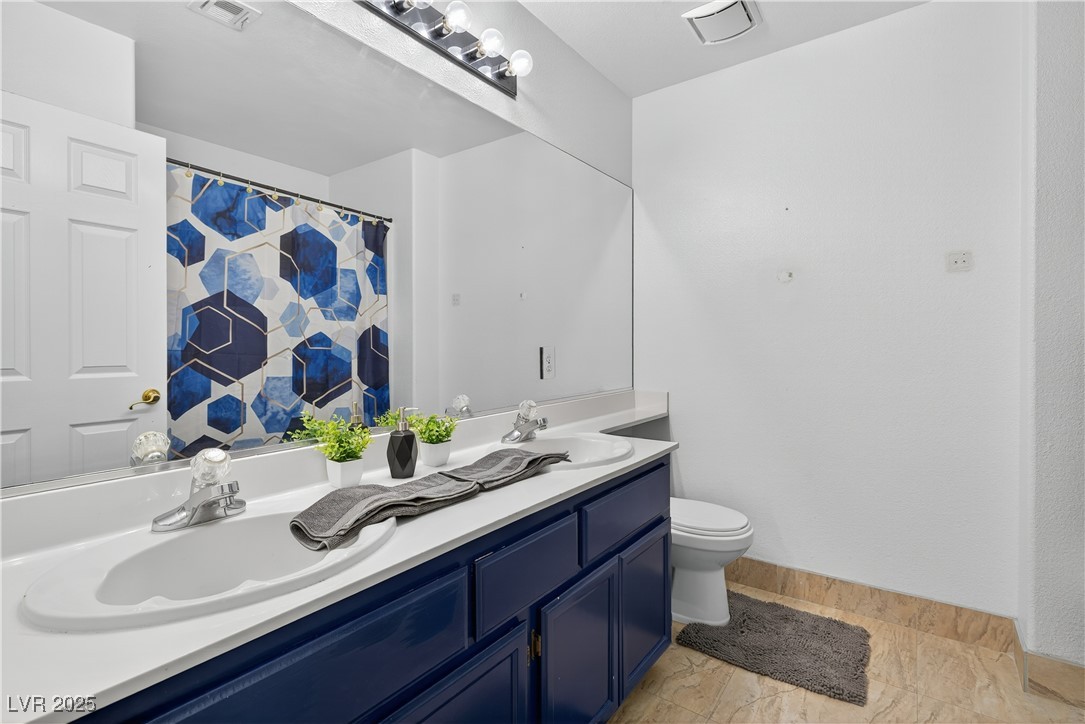 2838 Via Stella Street Henderson, NV 89074 - Photo 28 of 41 Upstairs Bath