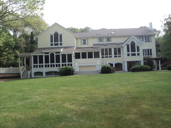 21 Howland Road Berkley, MA 02779 - Photo 1 of 30 Gallery Image 1