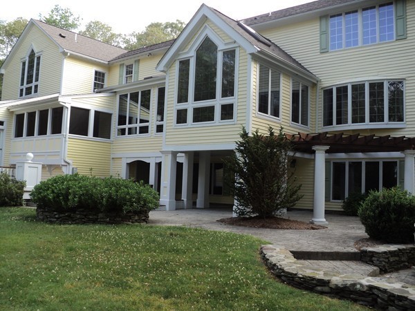 21 Howland Road Berkley, MA 02779 - Photo 3 of 30 Gallery Image 3