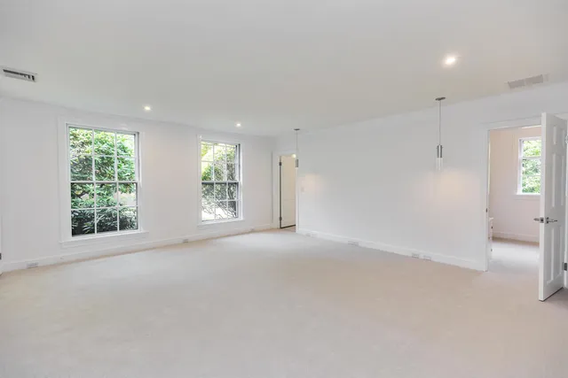 $1,050,000 | 120 Ledgewood Road, Manchester, NH 03104